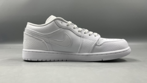 Air Jordan 1 low Triple White 2