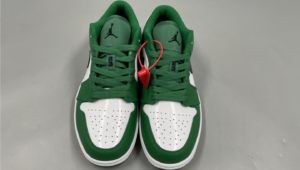 Air Jordan 1 low pine green