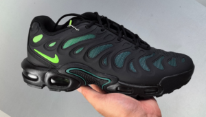 Air max plus drift black green stick