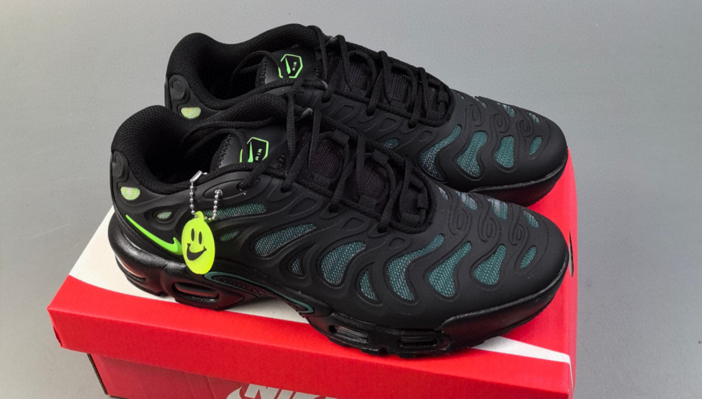 Air max plus drift black green stike3