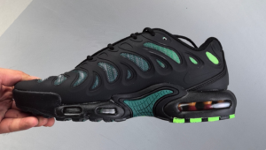 Air max plus drift black green stike4