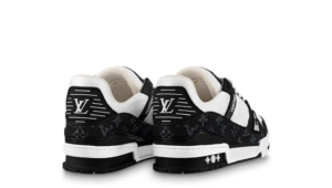 louis vuitton white black demogram2