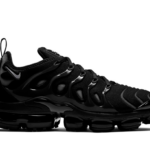 vapormax plus triple black2