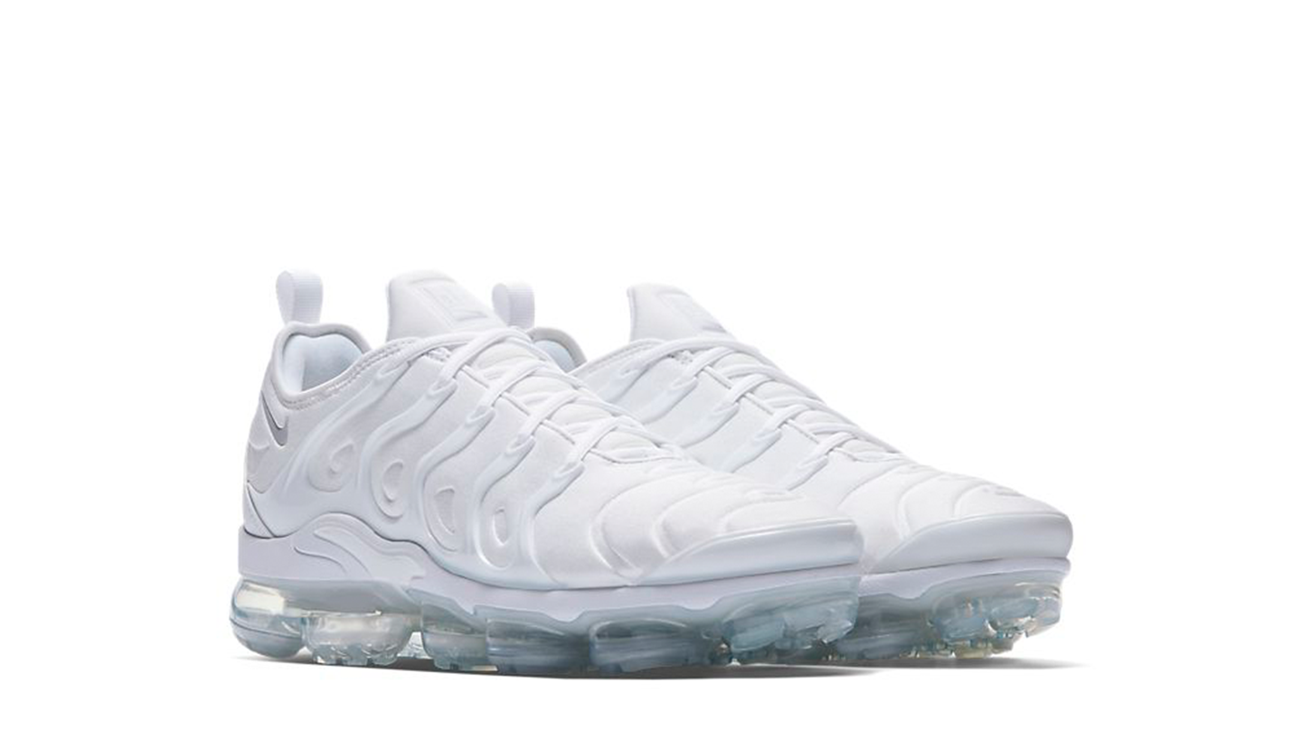 vapormax plus triple white4