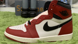 Jordan 1 Retro High Chicago Los t and Found3