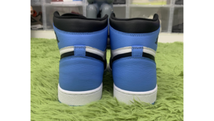 Jordan 1 Retro High UNC Toe5